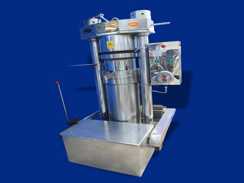 آلة استخراج زيت السترونيلا عالية الكفاءة في الصين ، تقطير الزيت العطري للمواد